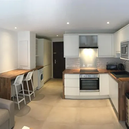 公寓 Tres Beau Studio Avec Terrasse, Situe A 100m Des Plages De Juans Les Pins 昂蒂布