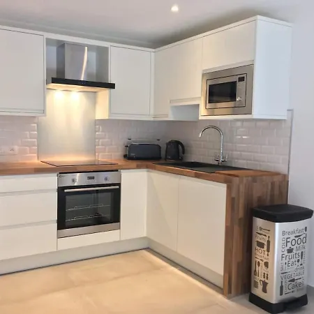 Apartment Tres Beau Studio Avec Terrasse, Situe A 100m Des Plages De Juans Les Pins Antibes